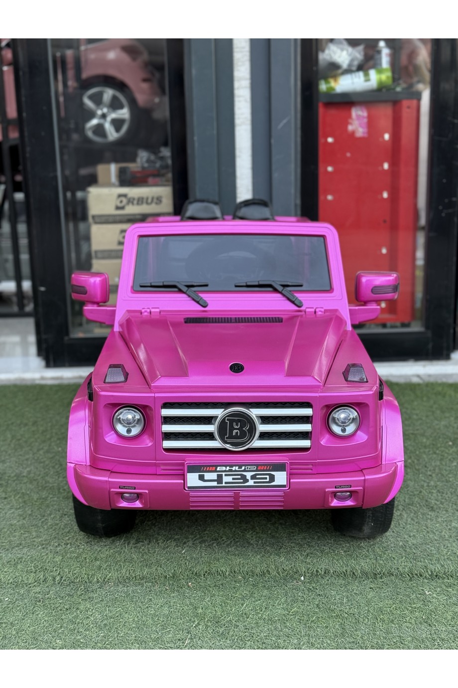BRABUS PEMBE METALİK BOYALI AKÜLÜ ARABA 0-6 YAŞ 