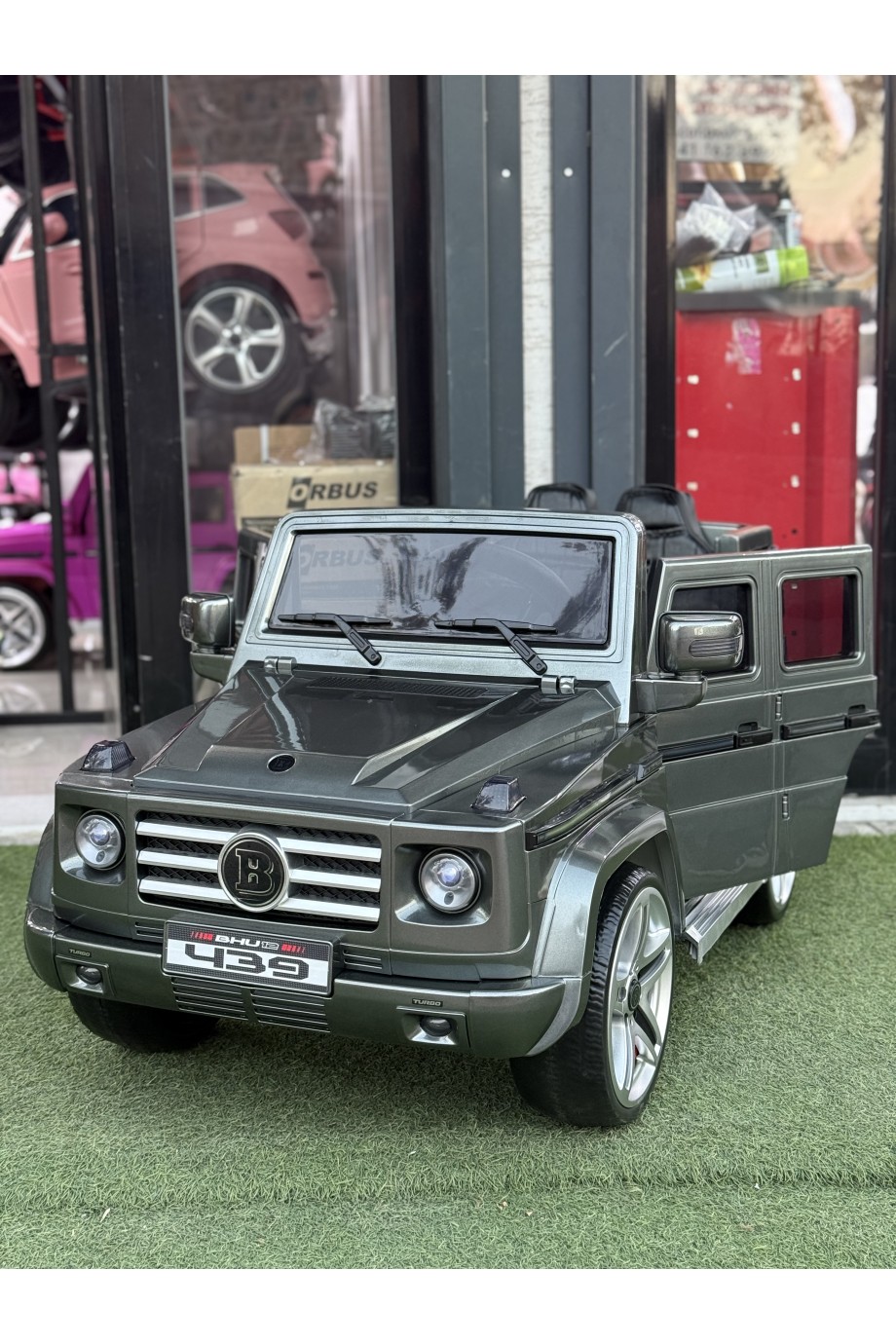 BRABUS GRİ METALİK BOYALI AKÜLÜ ARABA 0-6 YAŞ 