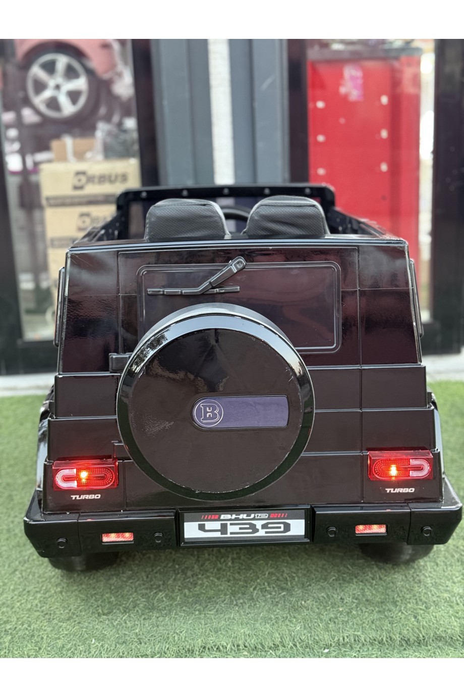 BRABUS SİYAH METALİK BOYALI AKÜLÜ ARABA 0-6 YAŞ BRABUS SİYAH METALİK BOYALI AKÜLÜ ARABA 0-6 YAŞ