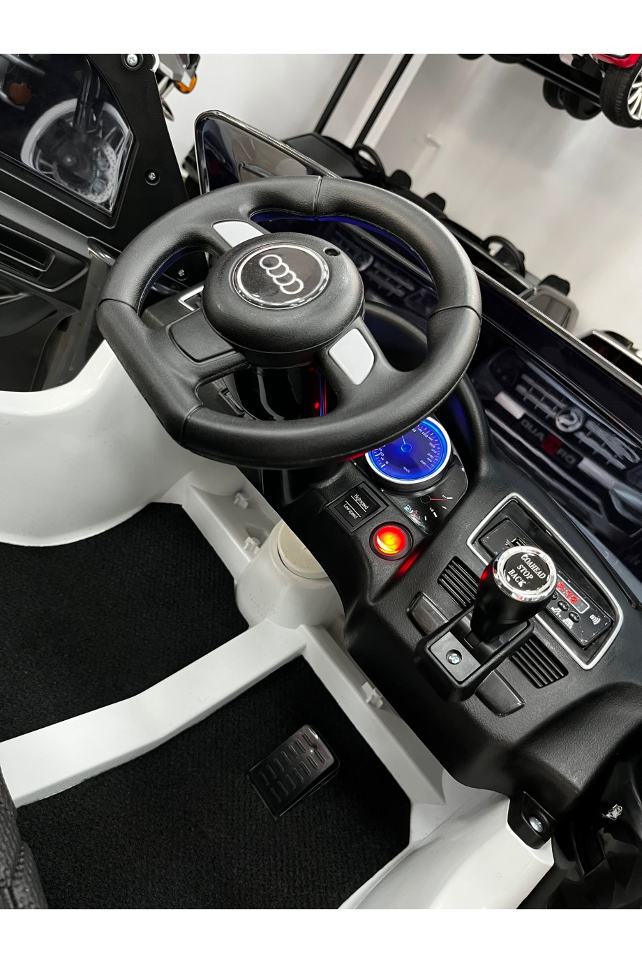 AUDİ SUV BEYAZ 12V 0-6 YAŞ